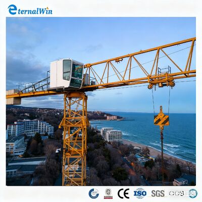 Luffing Jib Tower Crane. Equipamento de construção de edifícios de alta altura.